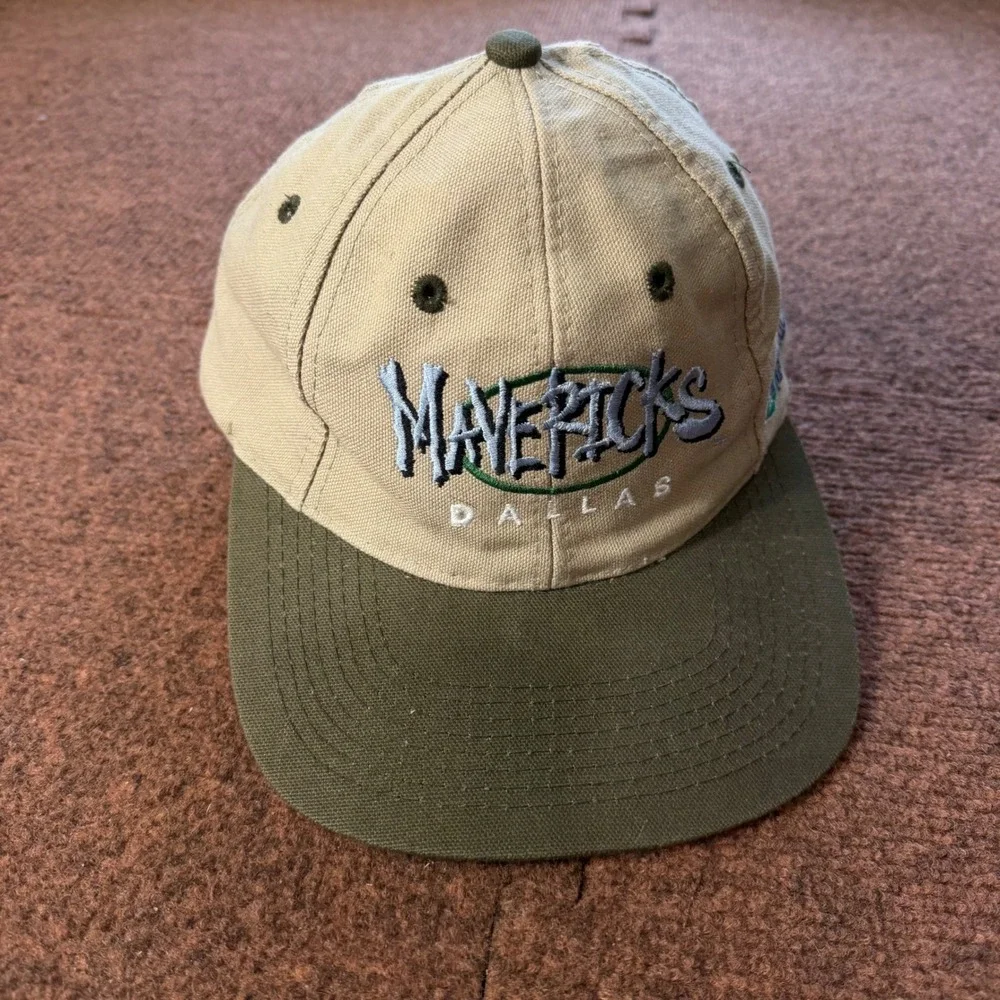 Vintage Dallas Mavericks Logo 7 Snapback Hat NBA Tan Green Two Tone Cap Mens